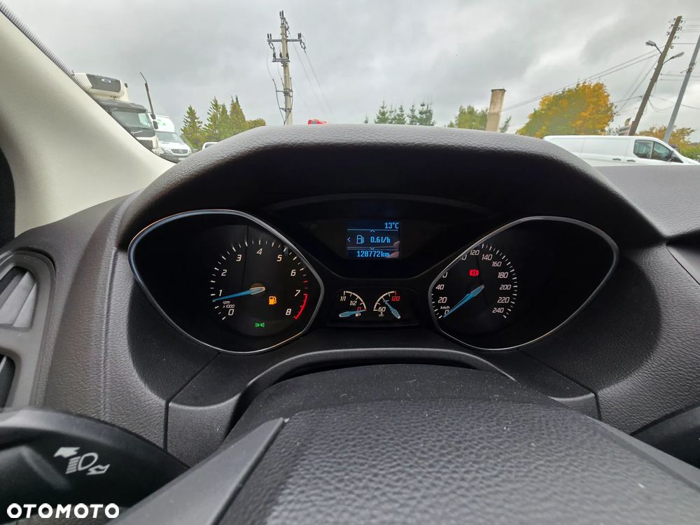 Ford Focus SW ver-1-0-ecoboost-start--stopp--system-trend - 17