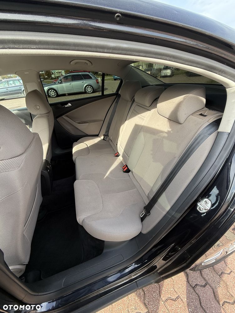 Volkswagen Passat - 4