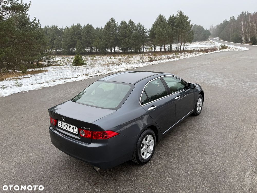 Honda Accord 2.0 Comfort - 11