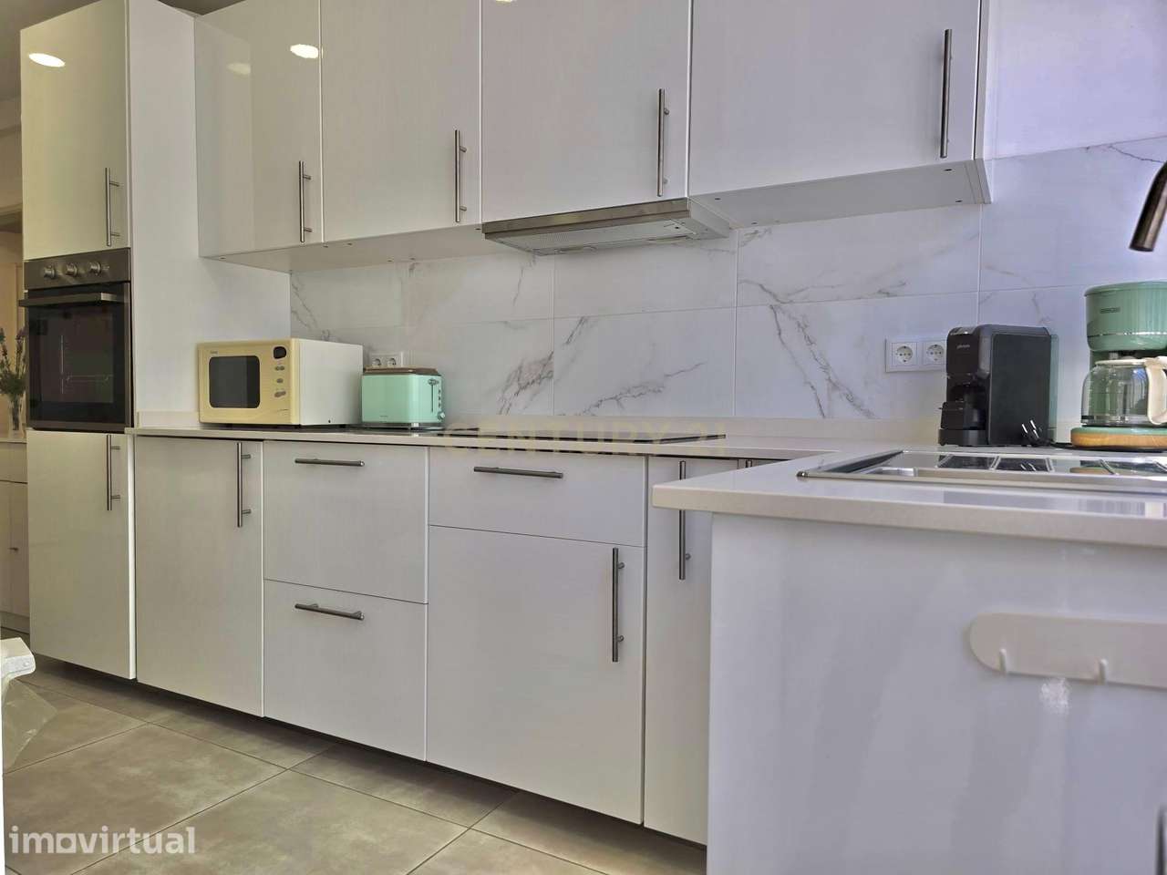 Apartamento T1 com espaçosa arrecadação a 10 minutos a pé da Praia da - Grande imagem: 3/21