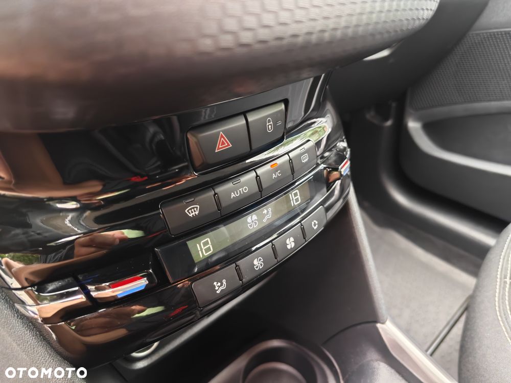 Peugeot 2008 1.2 Pure Tech Active S&S - 26