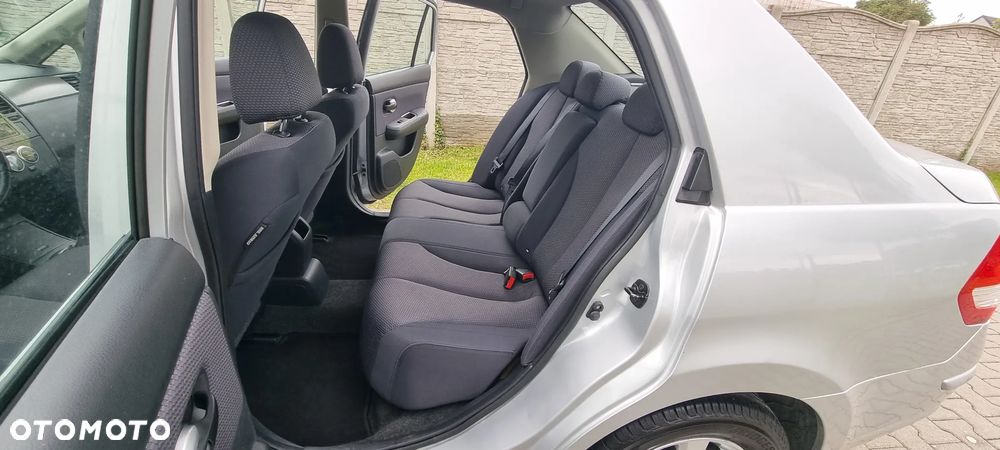 Nissan Tiida 1.6 acenta - 15