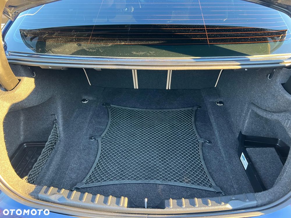 BMW Seria 3 330i - 24