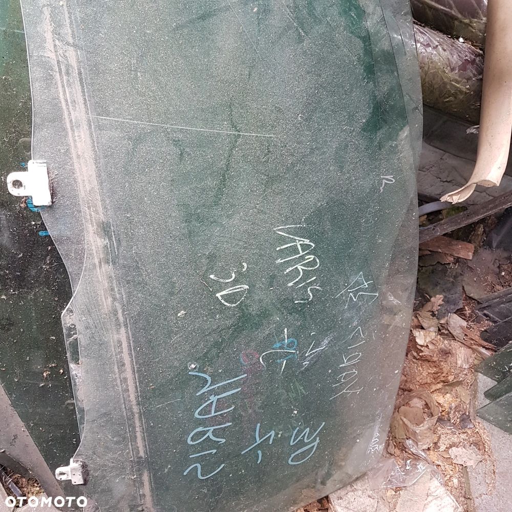 szyba z drzwi toyota yaris I 3d 5d - 8