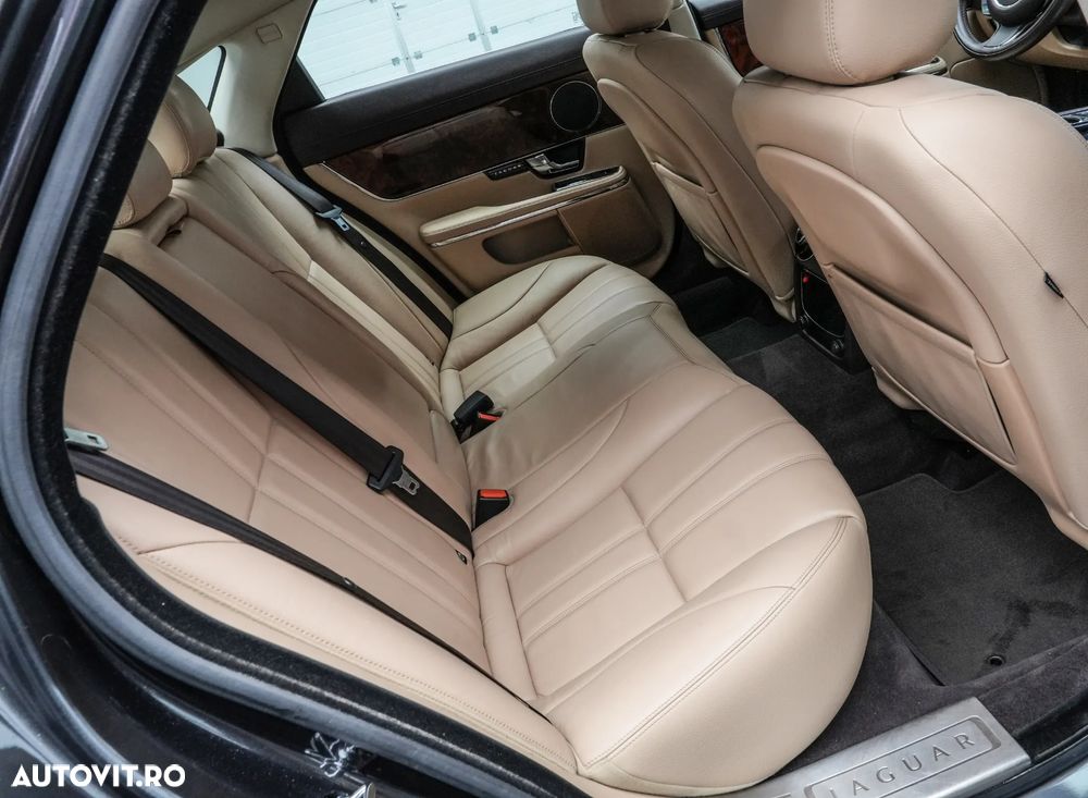 Jaguar XJ 3.0 V6 Premium Luxury Aut SWB - 17
