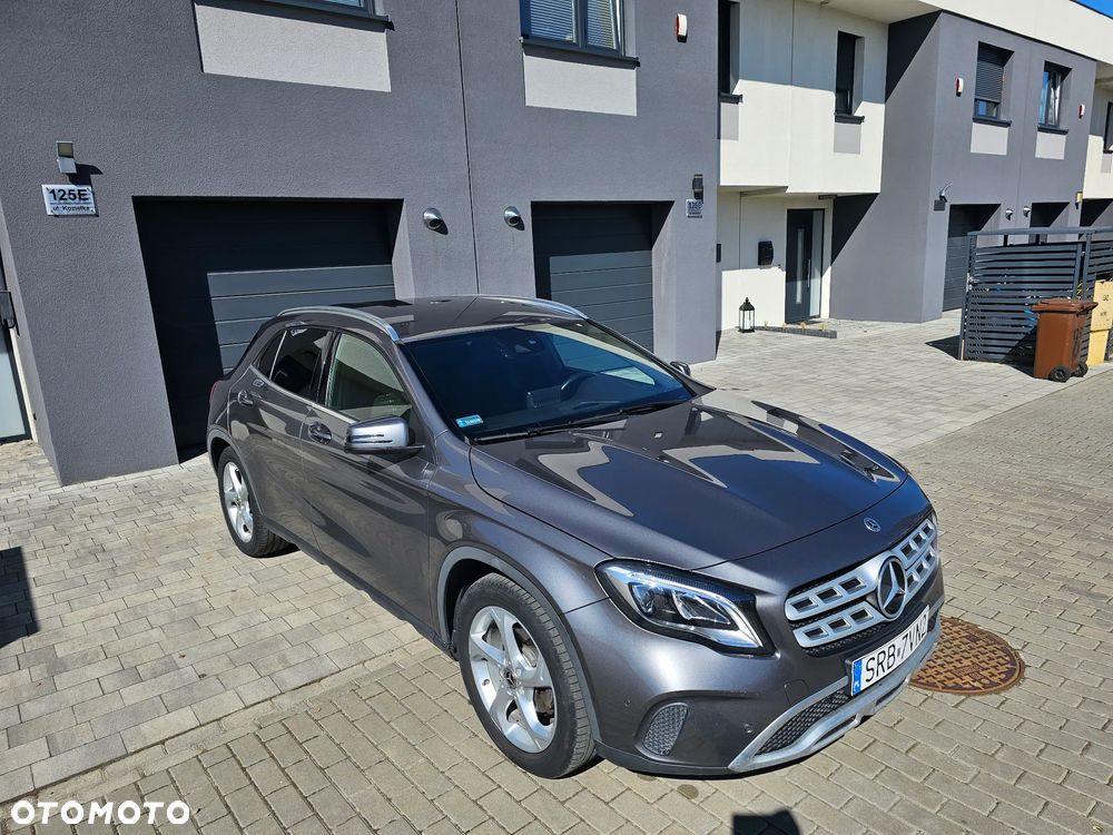Mercedes-Benz GLA 200 Urban - 1