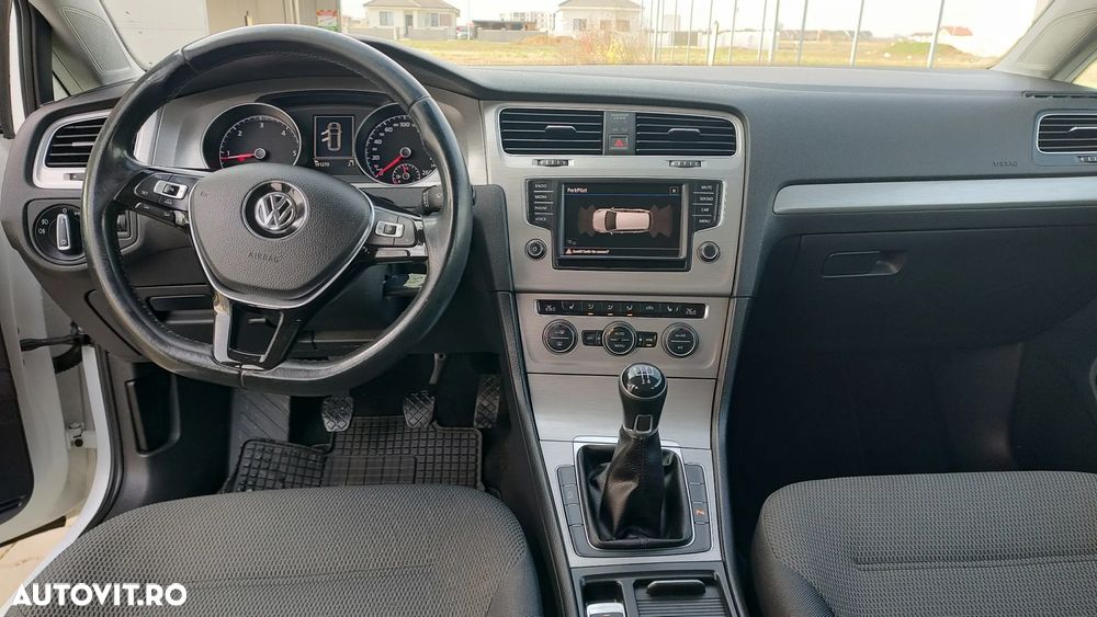 Volkswagen Golf 1.6 TDI BlueMotion Comfortline - 11