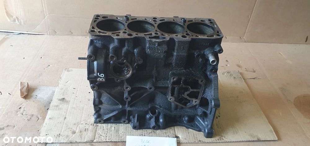 Silnik blok silnika słupek dół VW Passat B6 2.0 TDI BMP 03G103021R - 2