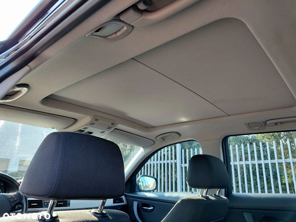 BMW Seria 3 320d DPF Edition Sport - 23
