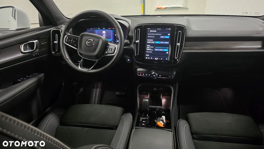 Volvo XC 40 B3 B DKG Ultra Black Edition - 15