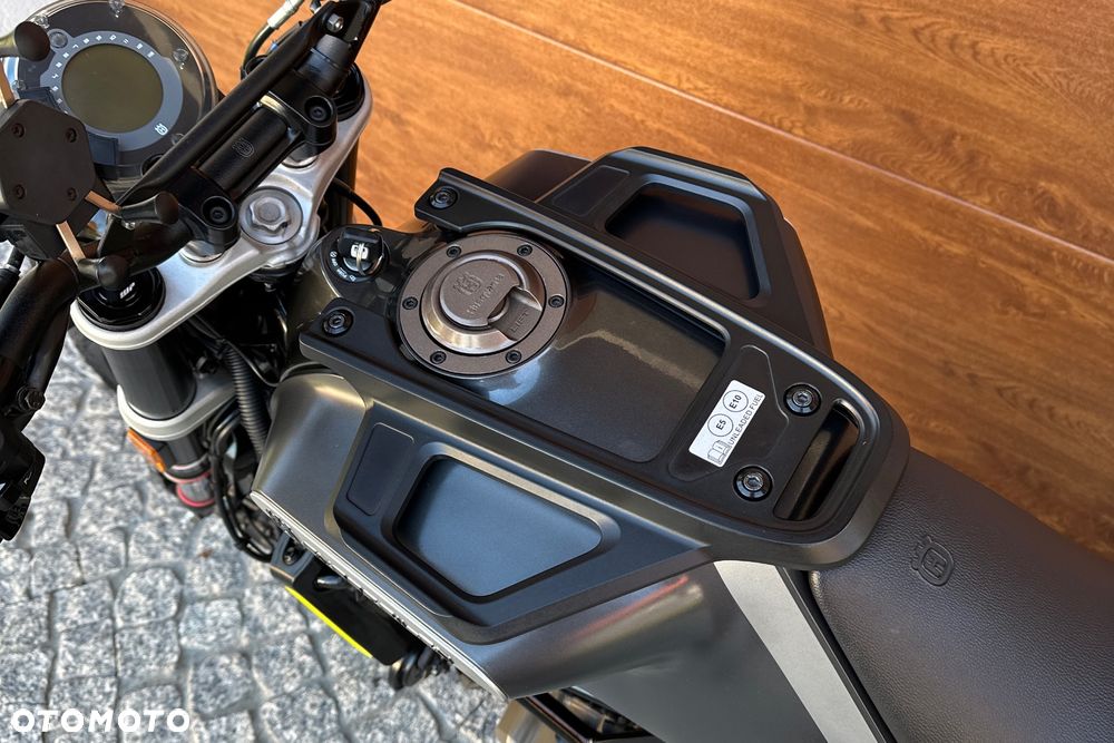 Husqvarna Svartpilen - 23