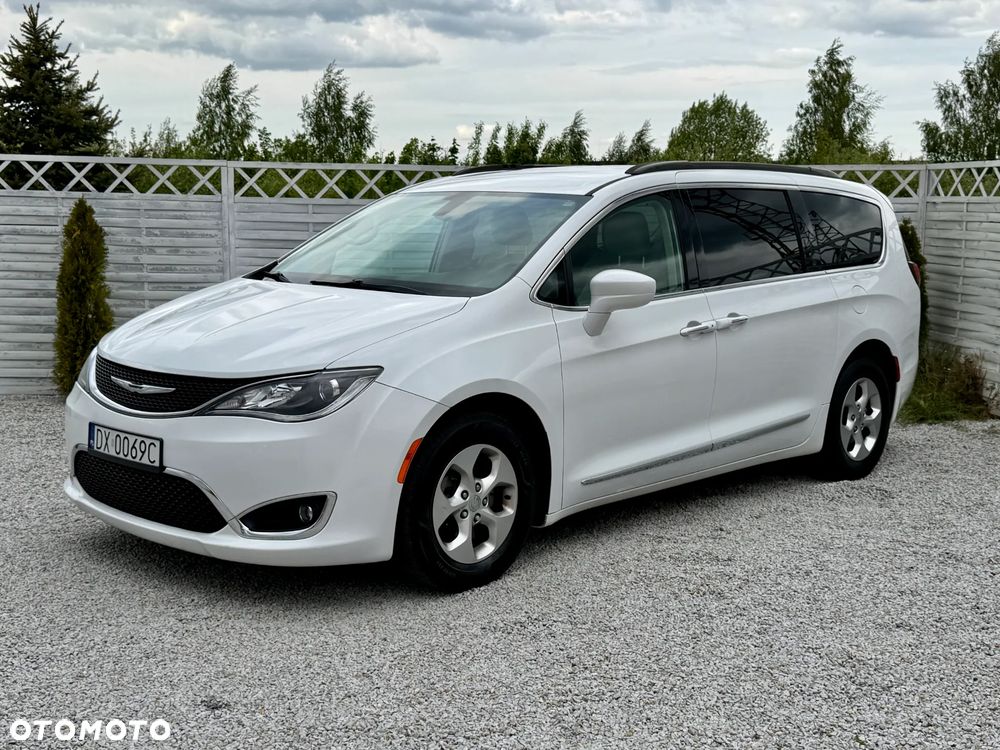 Chrysler Pacifica - 1