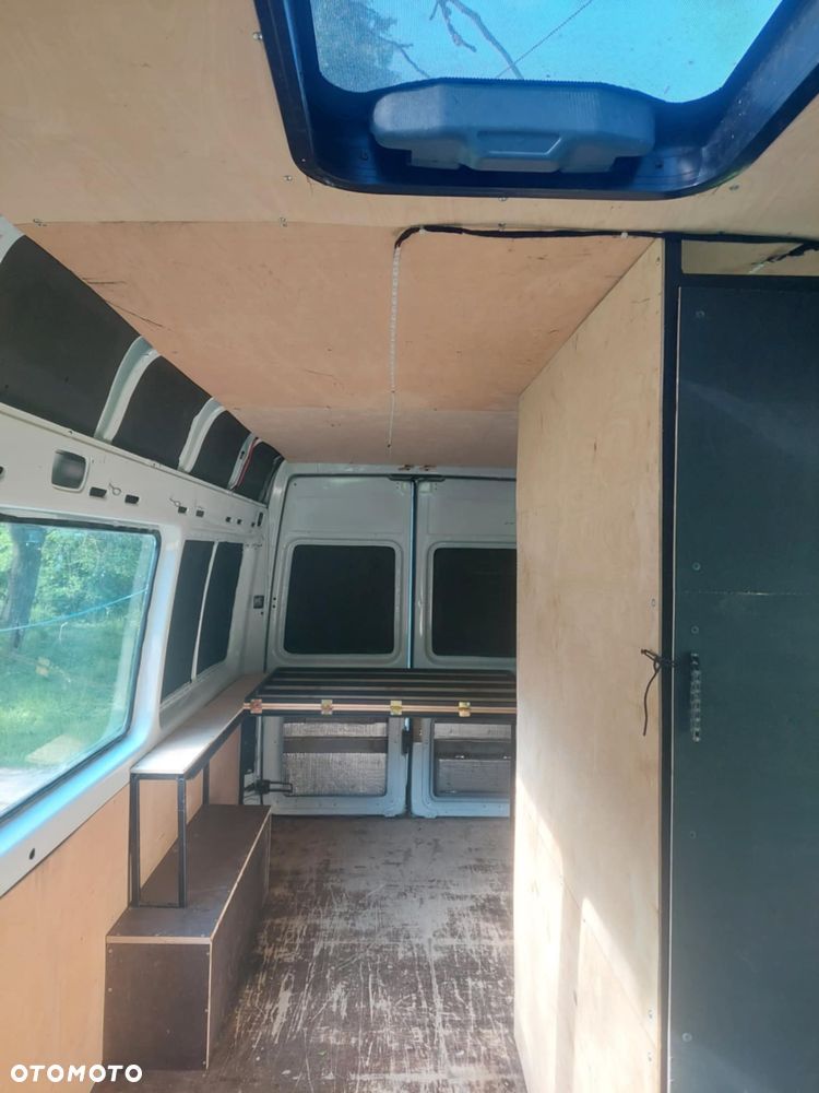 Mercedes-Benz Sprinter - 13