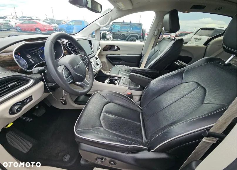 Chrysler Pacifica - 7