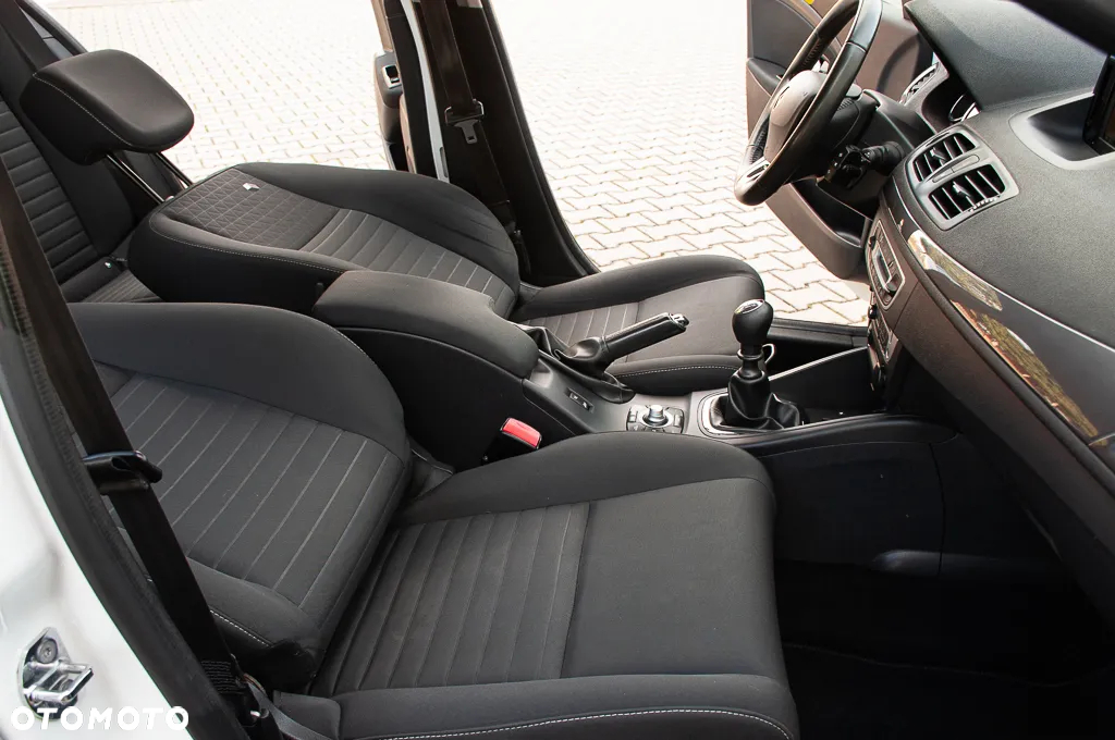 Renault Megane ENERGY TCe 115 Start & Stop Bose Edition - 26