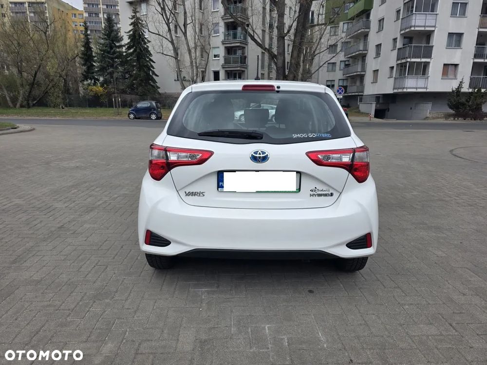Toyota Yaris Hybrid 100 Active - 22
