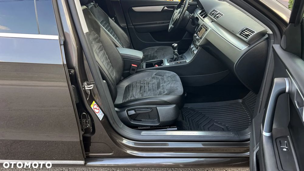 Volkswagen Passat 2.0 TDI Highline - 23