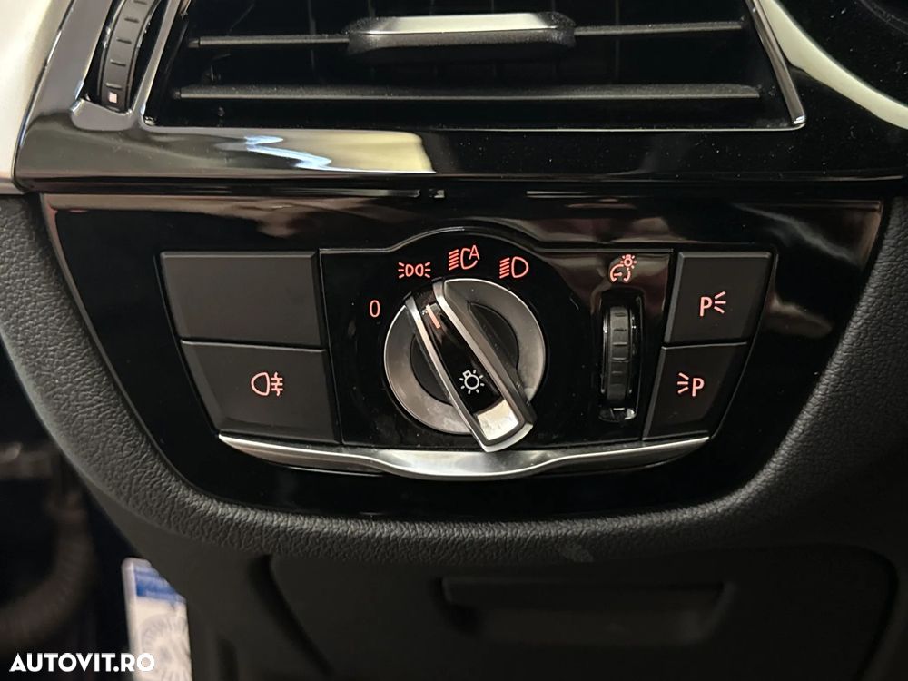 BMW Seria 5 530d xDrive AT MHEV - 17