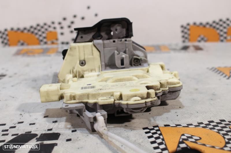 Fecho Da Porta Trás Direita Audi A3 (8P1)  4F0839016 / 4F0 839 016 - 6