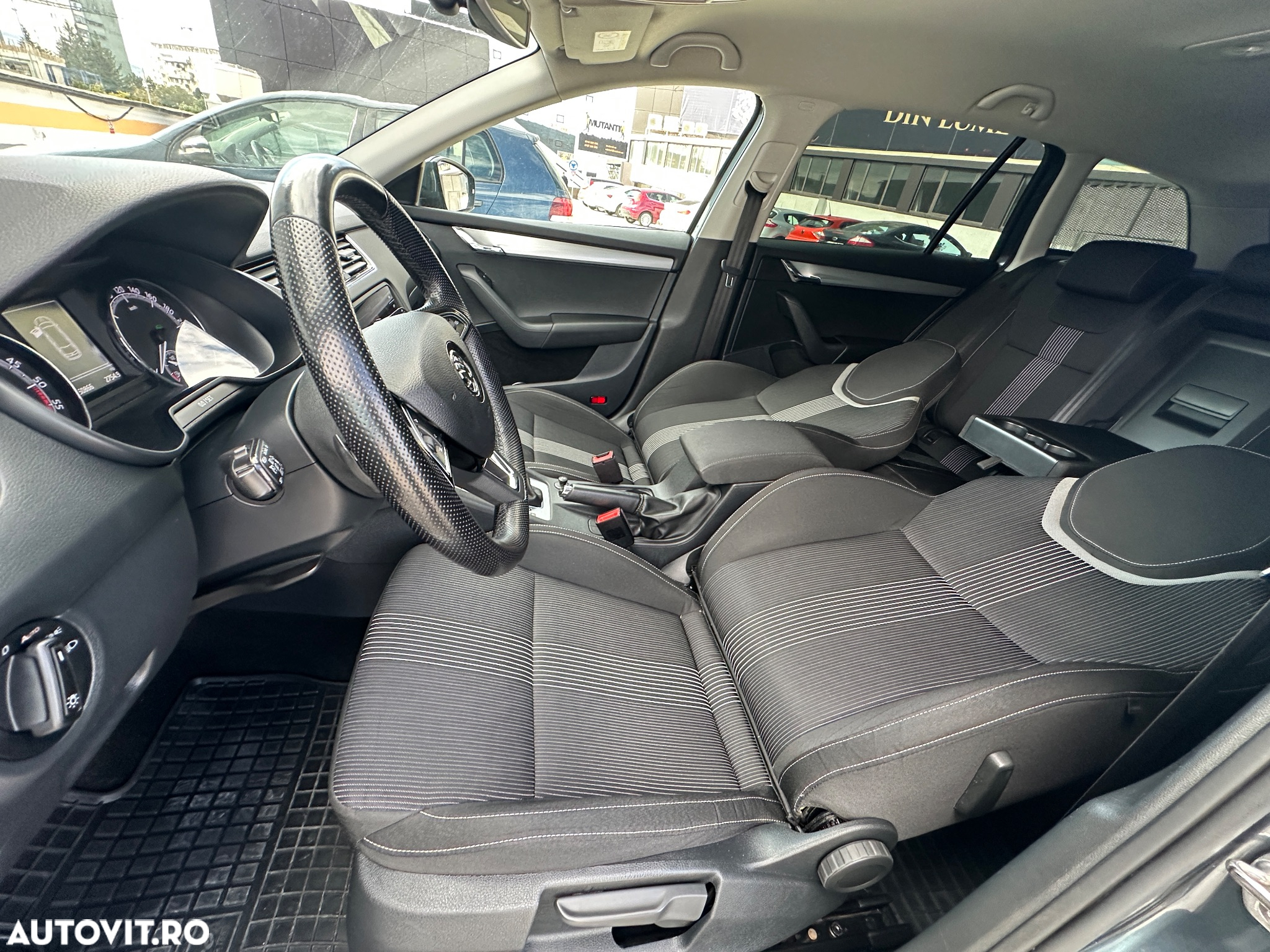 Skoda Octavia Combi Diesel 1.6 TDI DSG Style - 13