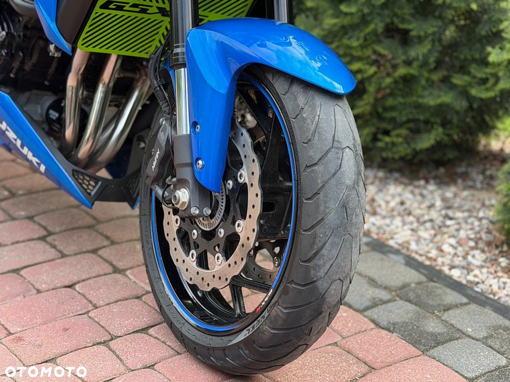 Suzuki GSX - 22