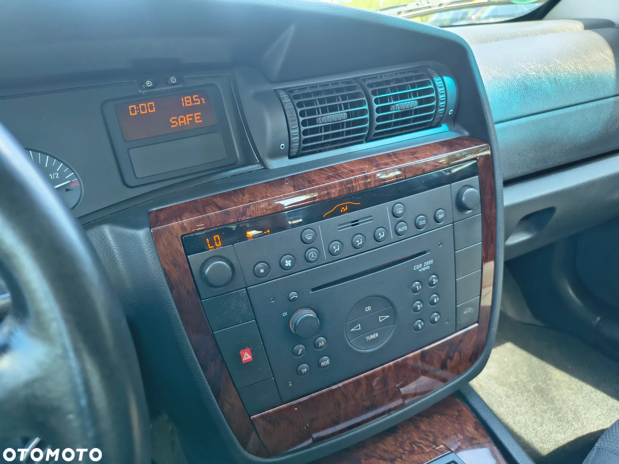 Opel Omega 2.2 Elegance - 26