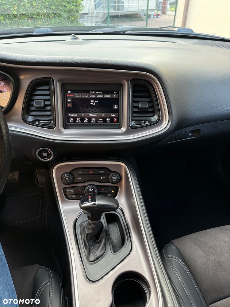 Dodge Challenger 3.6 SXT Plus - 23