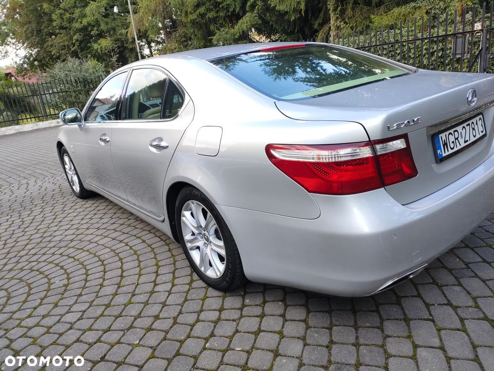 Lexus LS - 3