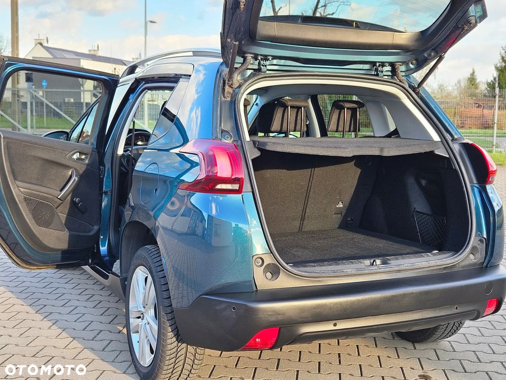 Peugeot 2008 1.2 Pure Tech Style S&S - 25