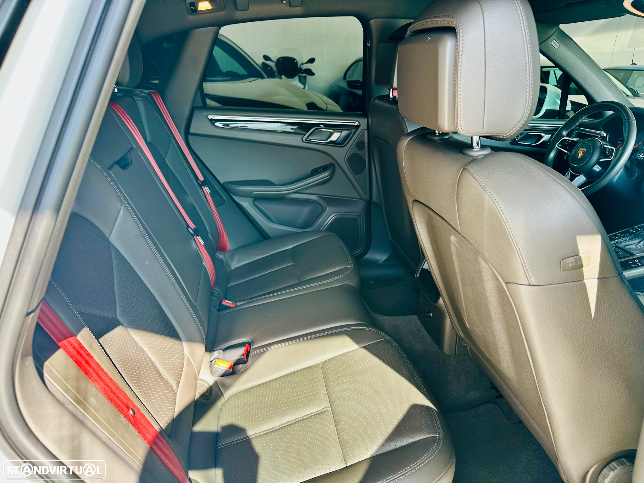 Porsche Macan - 33