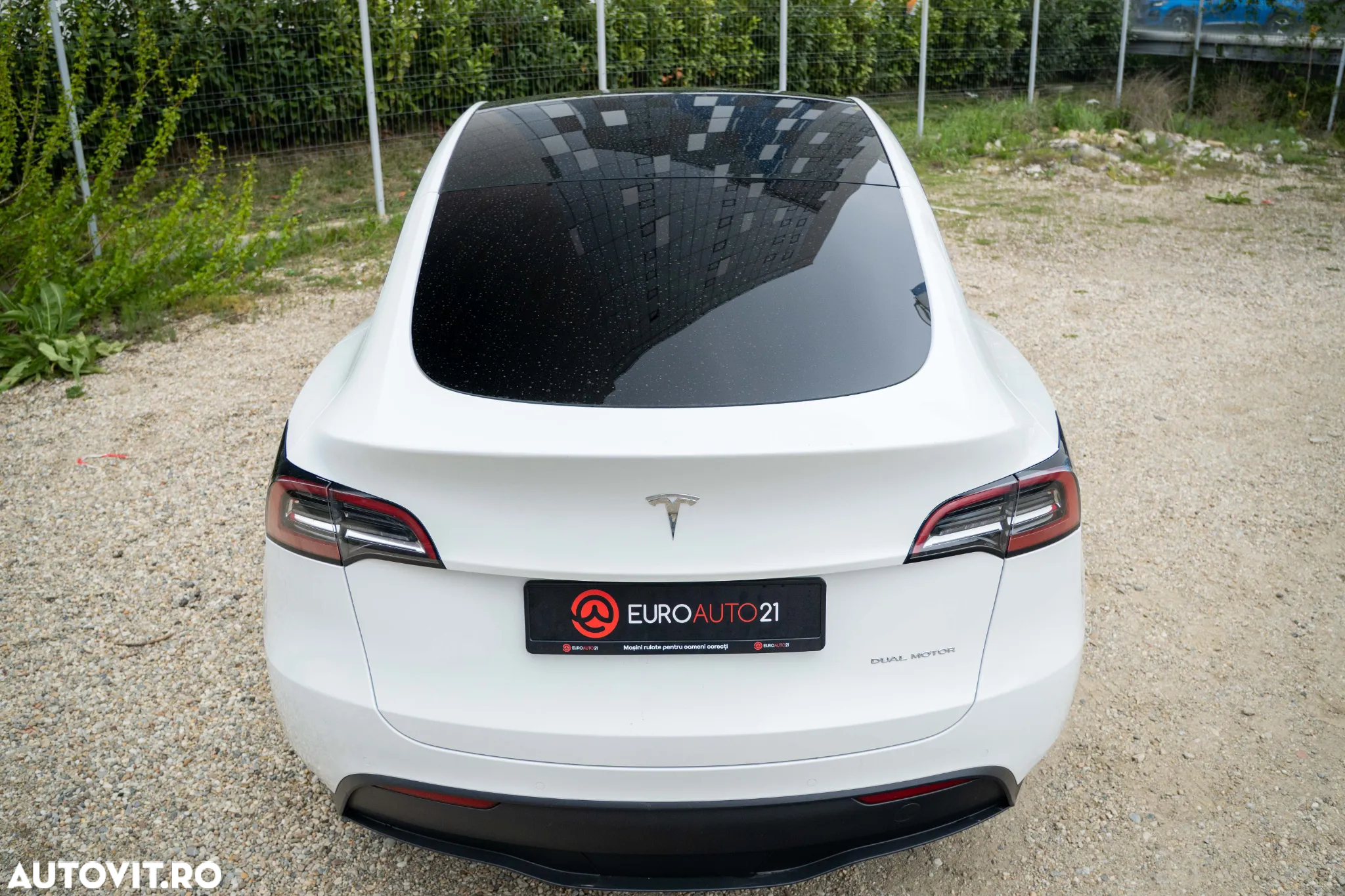 Tesla Model Y Long Range Dual Motor AWD - 11