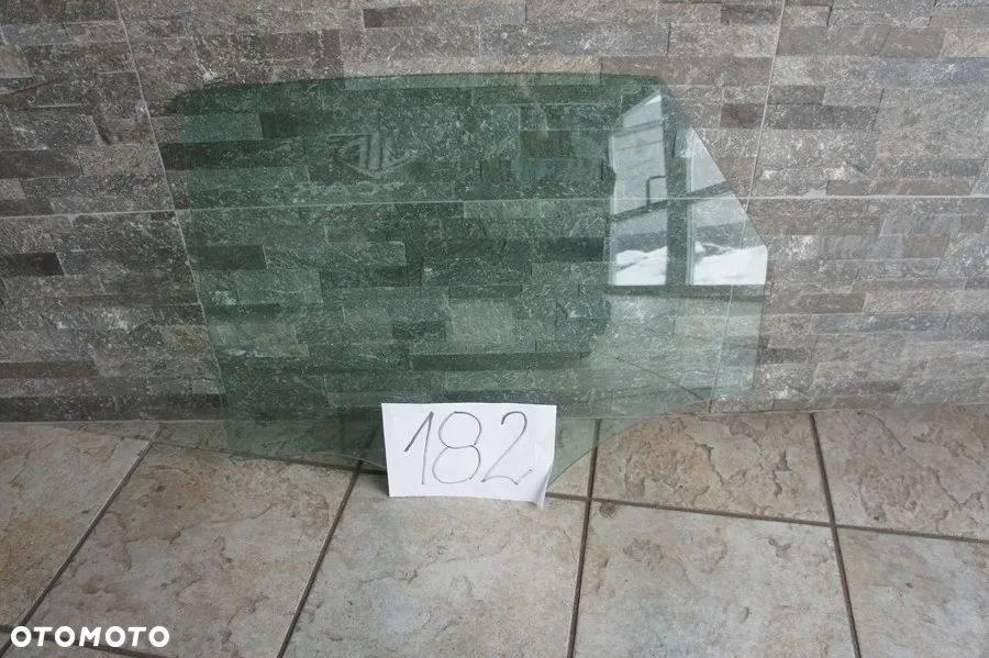 NR 182 Szyba lewy tył Audi Q3 2010 - 2