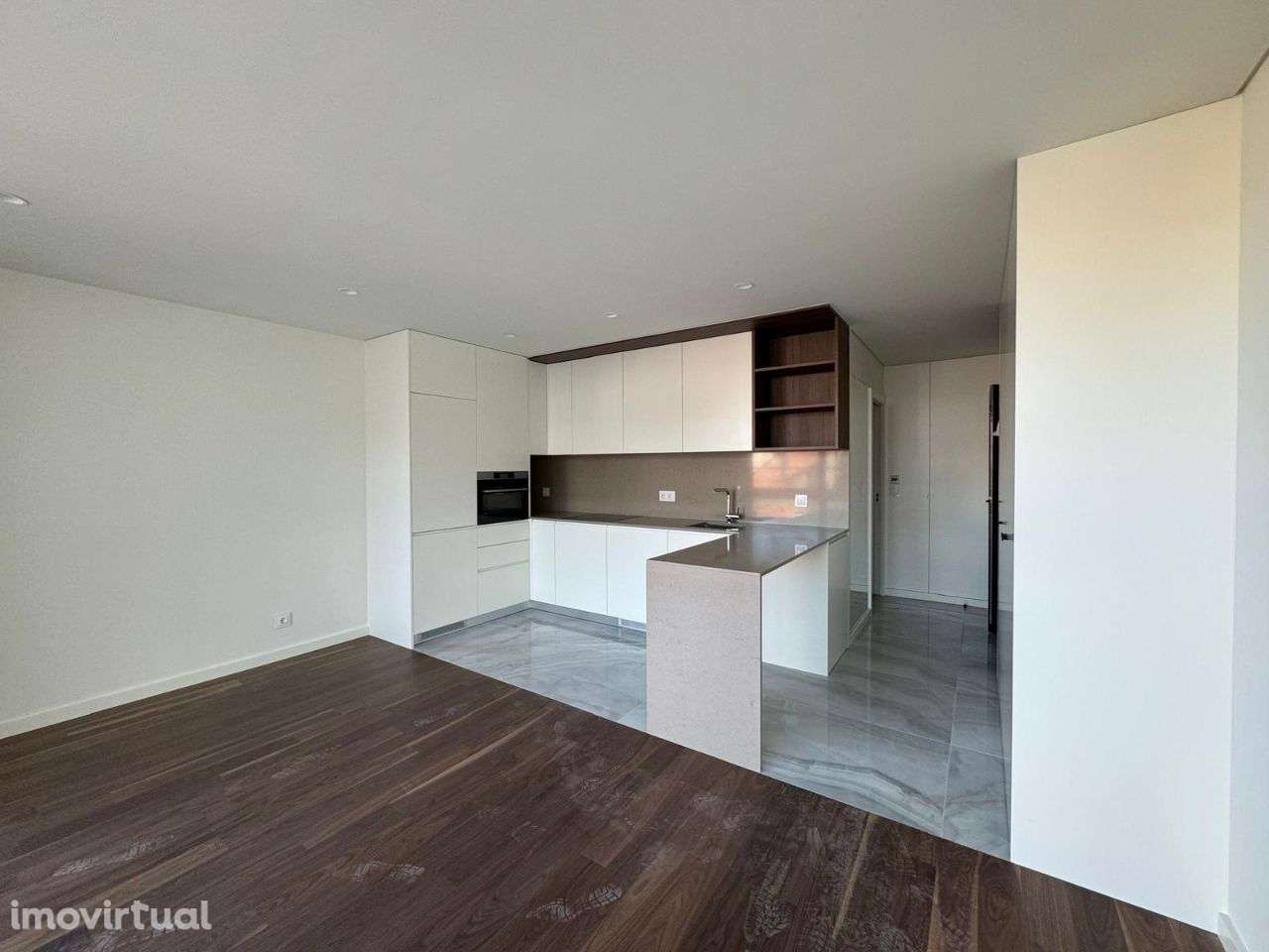 T3 Novo * Gaia - Suite 2 Lugares Garag. Metro D. João II - Grande imagem: 5/14