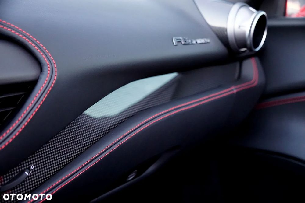 Ferrari F8 Spider - 39