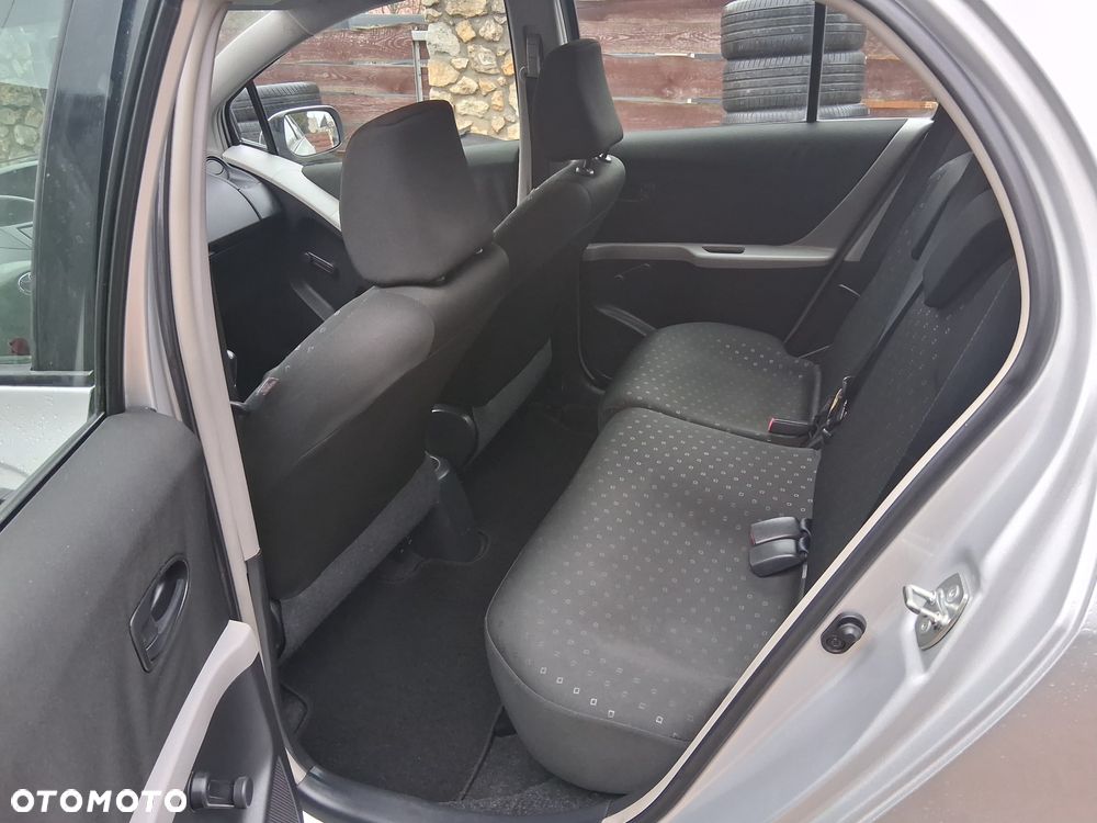 Toyota Yaris 1.0 Luna A/C - 11