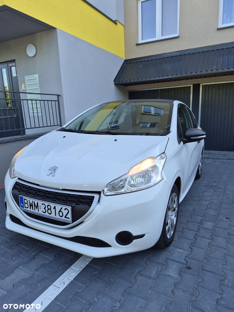 Peugeot 208 - 1