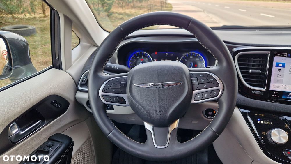 Chrysler Pacifica - 17