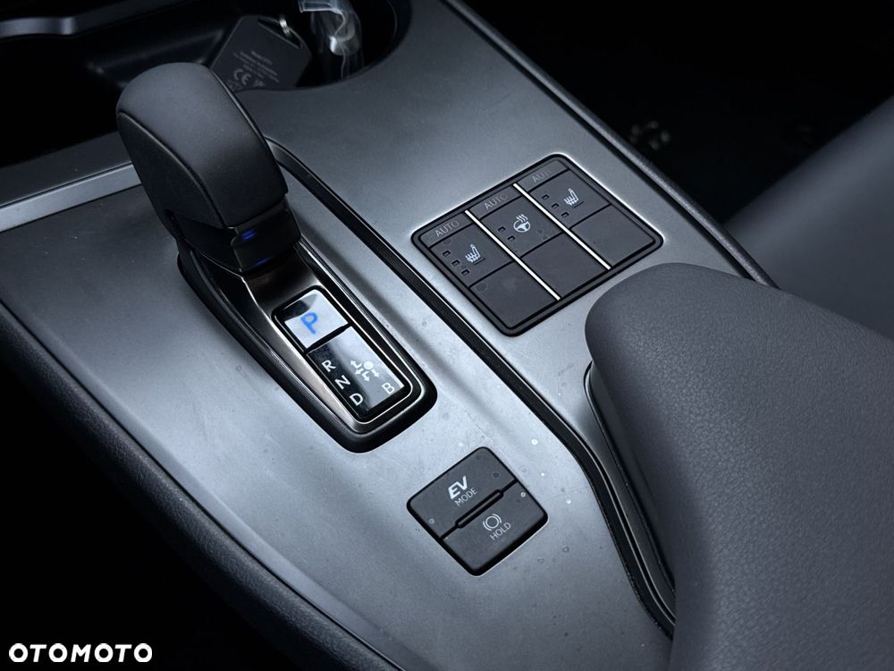 Lexus UX 300h F Sport Design - 27