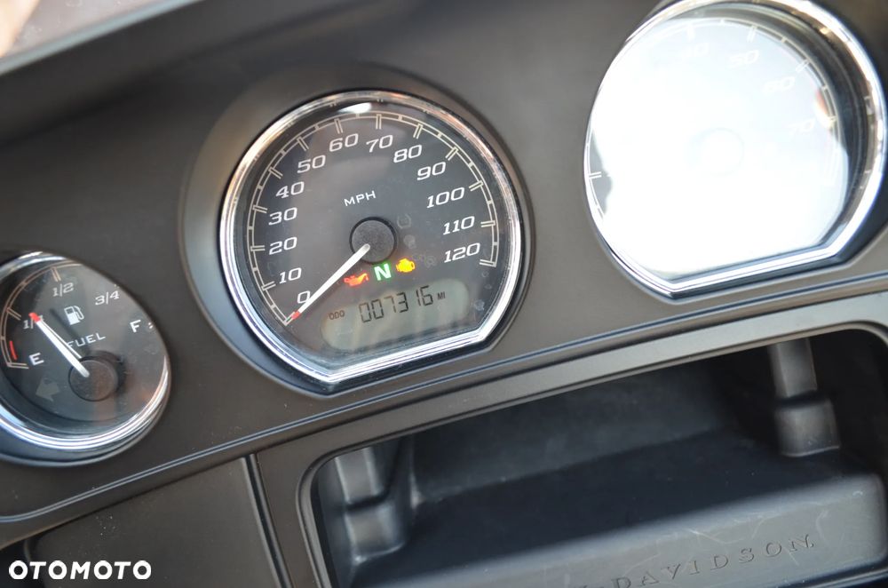 Harley-Davidson FLH Electra Glide - 22