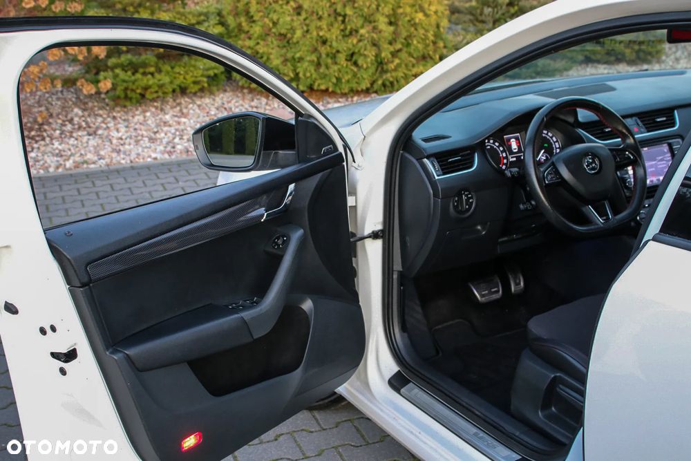 Skoda Octavia 2.0 TDI DSG RS - 33