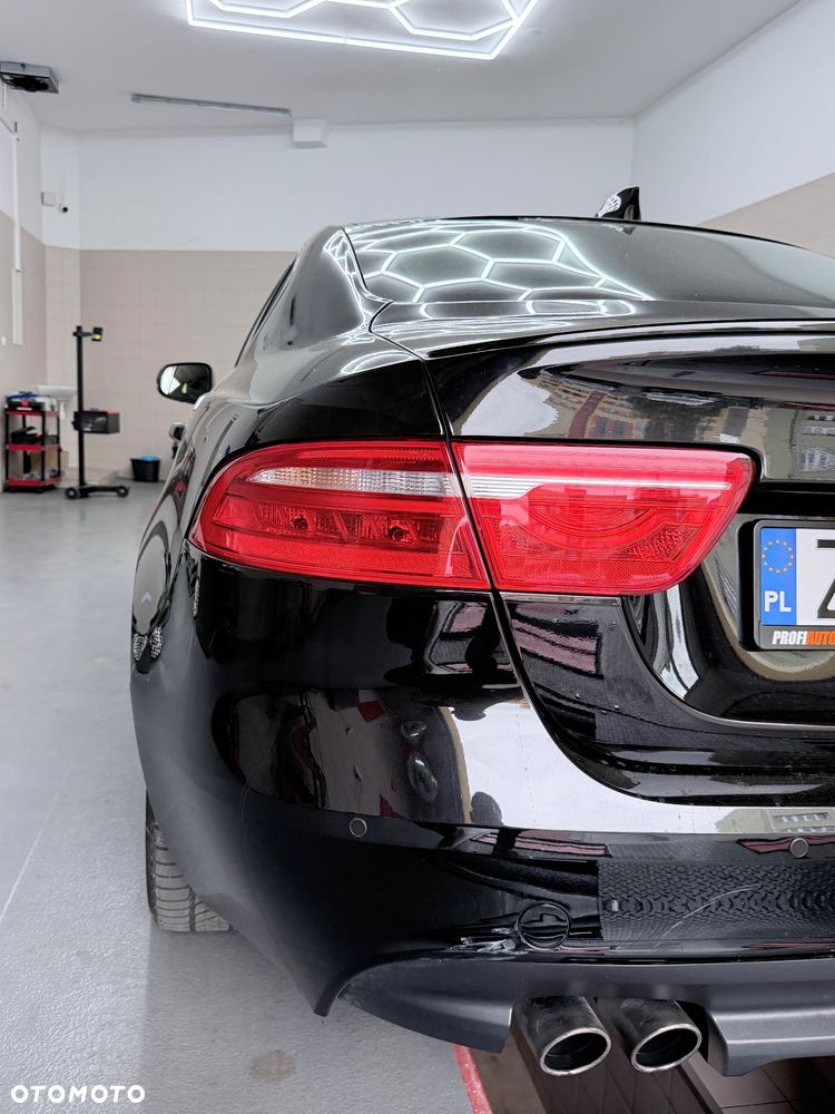 Jaguar F-Pace 2.0 i4D RWD R-Sport - 3