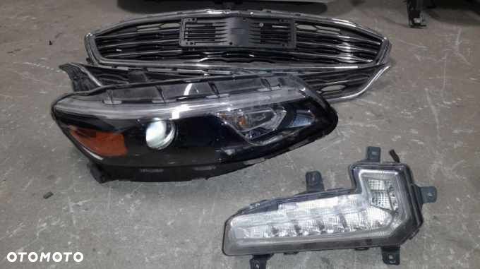 Chevrolet Malibu lampa prawa przód - 2