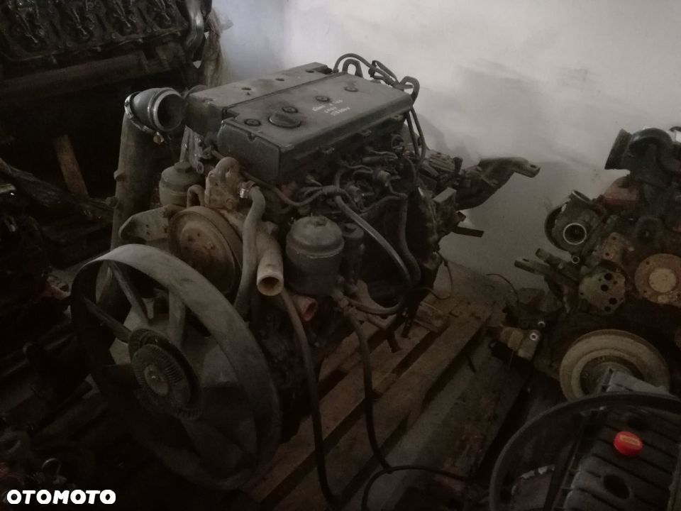 SILNIK SŁUPEK BLOK MERCEDES ATEGO 815 - 1