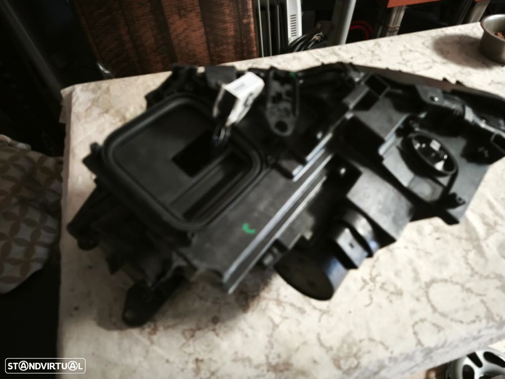 Farol direito bi-xenon LED Mercedes GLA 156 - 7