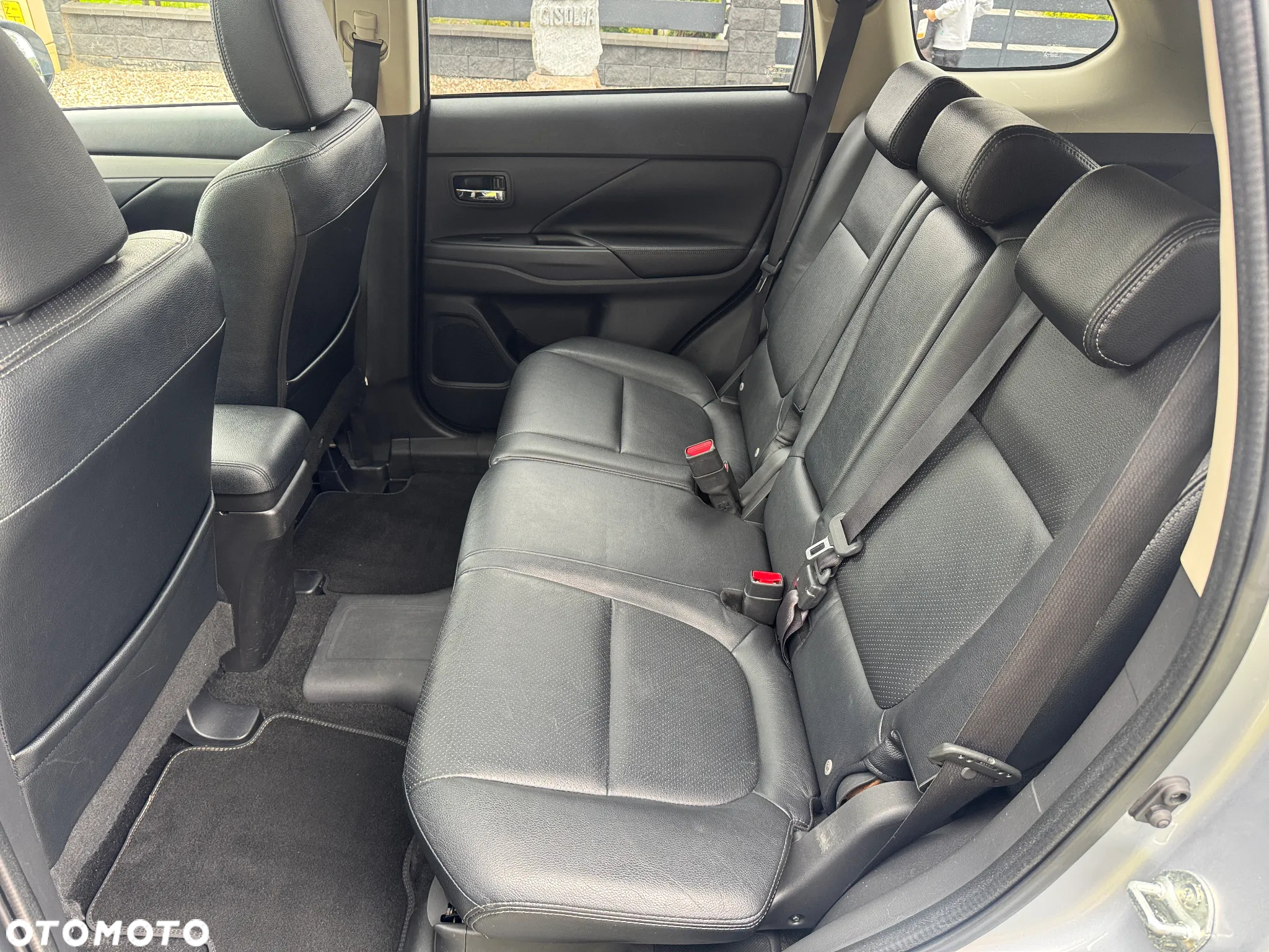 Mitsubishi Outlander PHEV Instyle NAVI + - 29