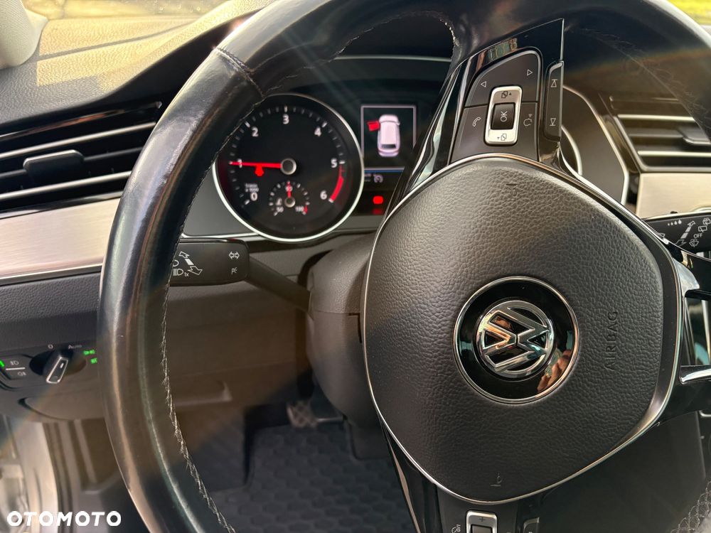 Volkswagen Passat 2.0 TDI SCR Highline - 6