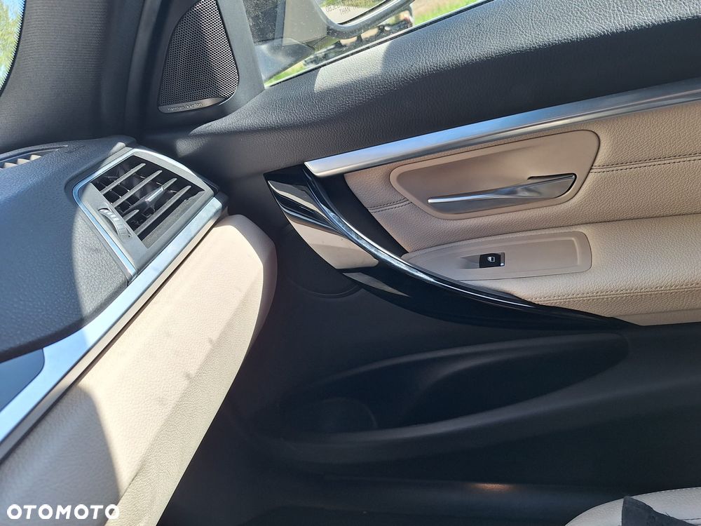 BMW Seria 3 330i xDrive M Sport Shadow - 21