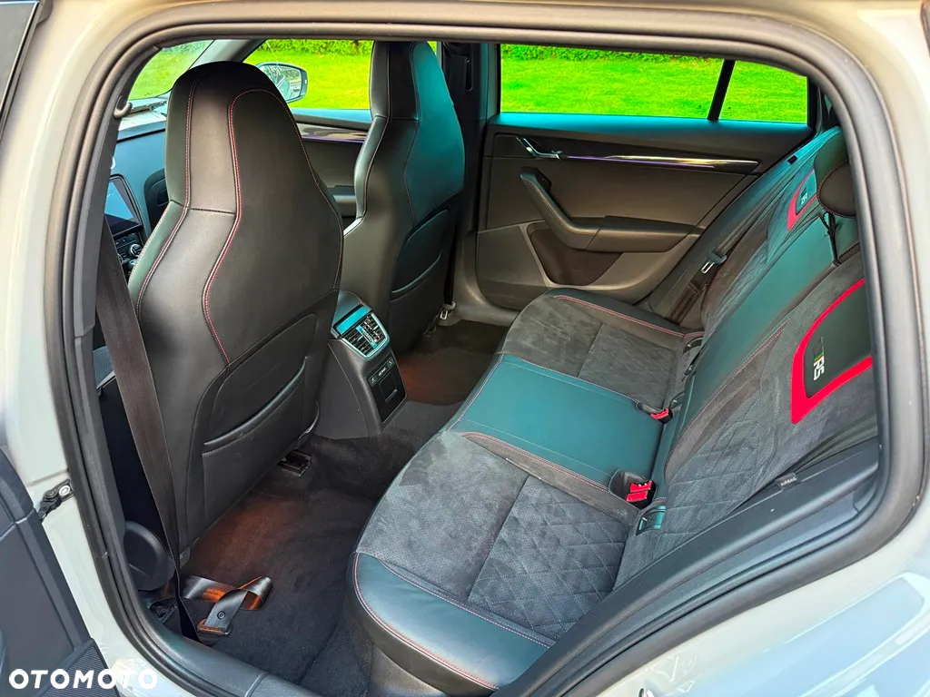 Skoda Octavia Combi 2.0 TSI DSG RS First Edition - 20