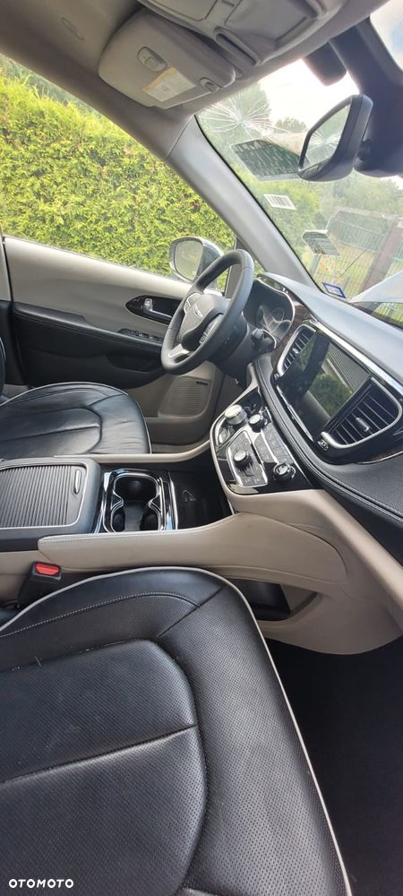 Chrysler Pacifica - 36