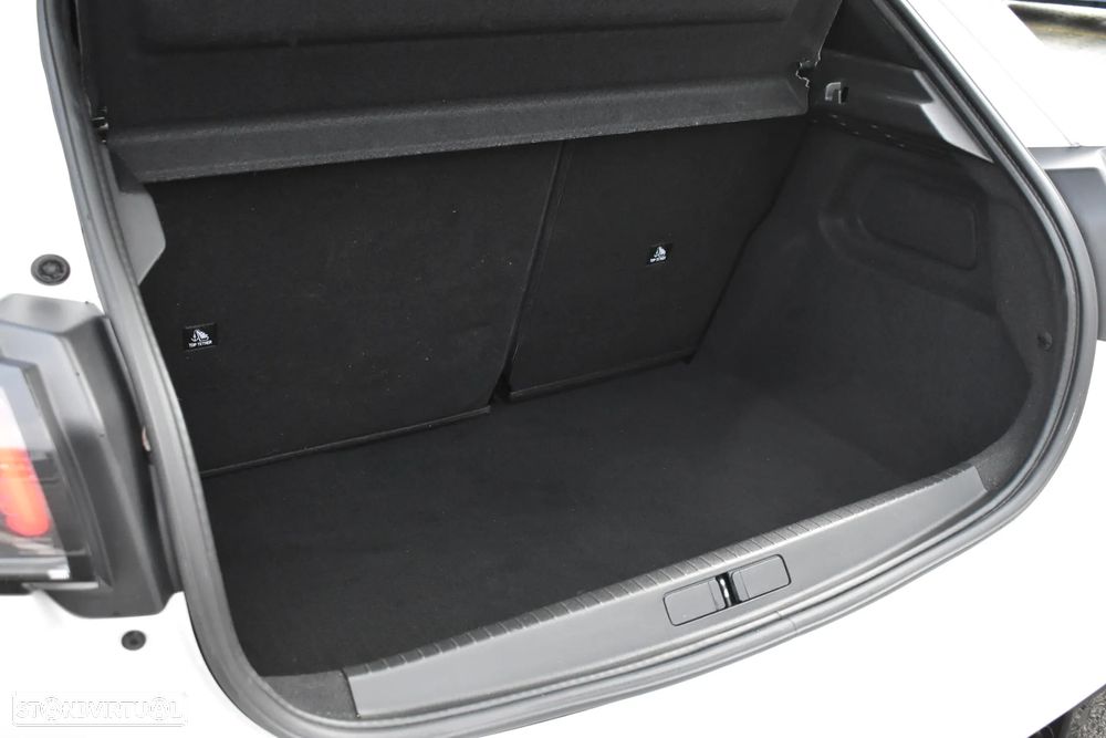 Peugeot e-208 GT - 51